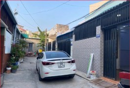 NHÀ Ở NGAY CÁCH NGÃ BA LÃ XUÂN OAI LÊ VĂN VIỆT CHỈ 300M, 2 TẦNG 3 PN ĐƯỜNG XE HƠI 5M.